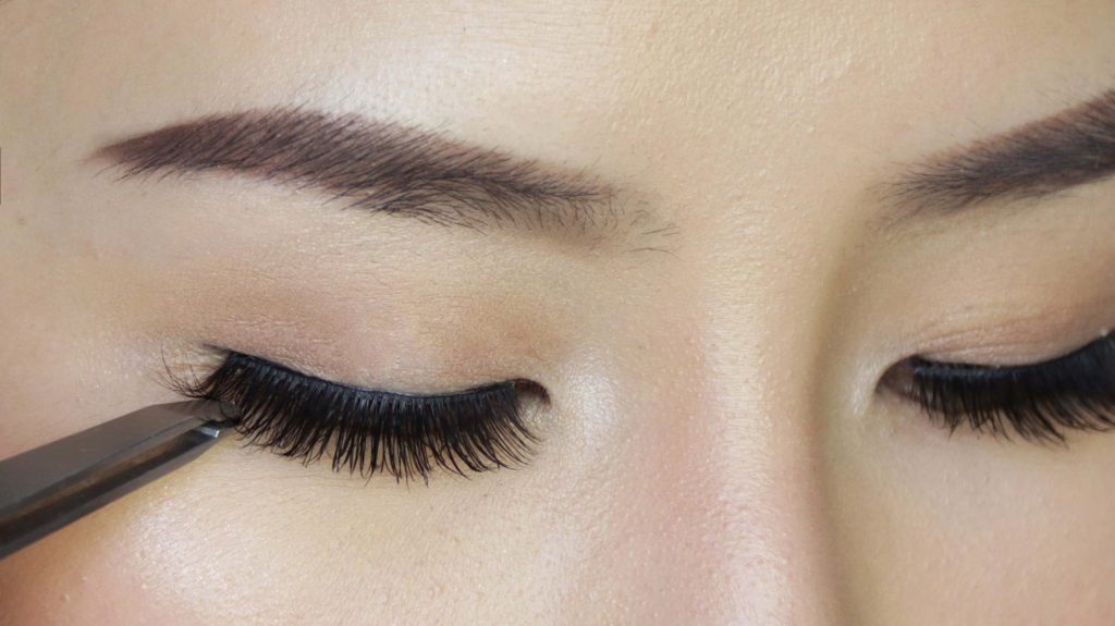 How To Look Like A Diva With Brown False Eyelashes?