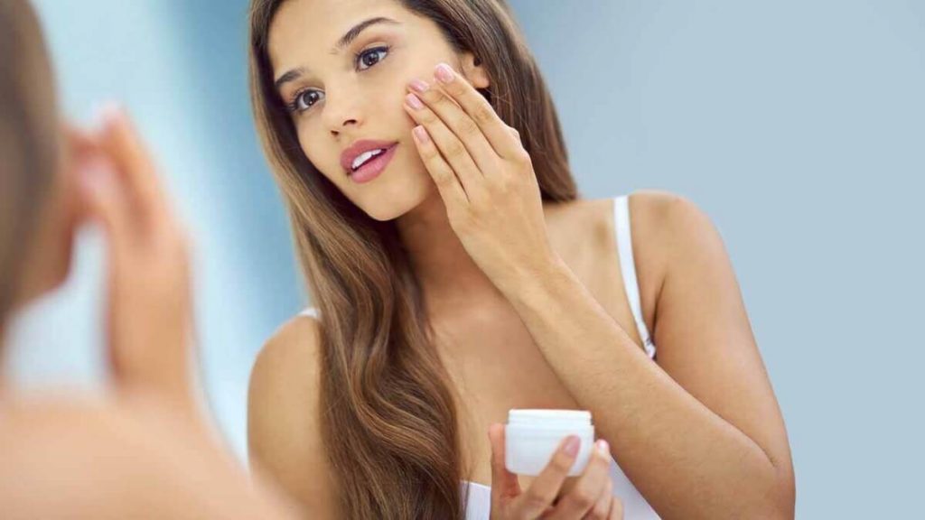 7 Best Beauty Tips & Tricks that Every Woman Must Know