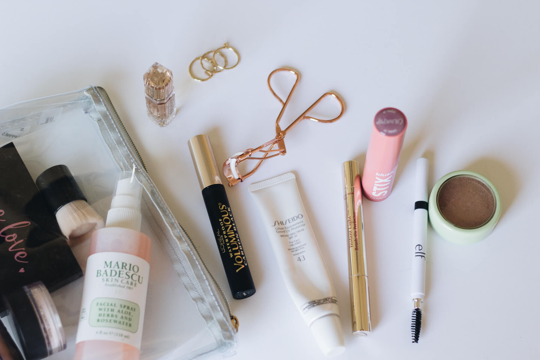 5 Makeup Items You Must Carry When Traveling